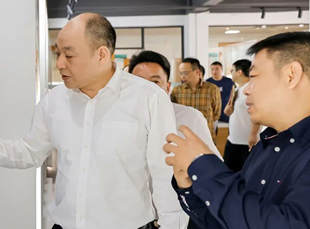 区领导团队莅临视察：表示净水是朝阳产业，发展前景广阔